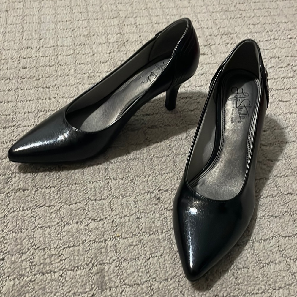 Life Stride Black Pointed Heels
